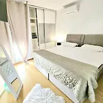 Apartament Beautiful Apartment, By Foot Split