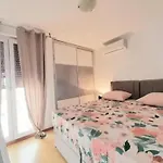 Beautiful Apartment, By Foot Апартаменты