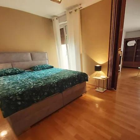 Beautiful Apartment, Close To Apartment *