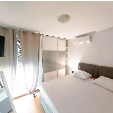 Beautiful Apartment, By Foot