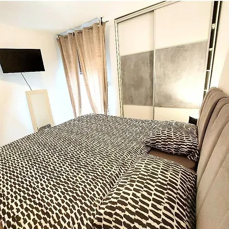 Beautiful Apartment, By Foot * Split