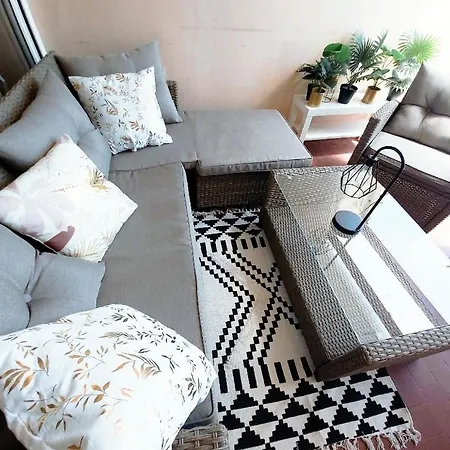 Beautiful Apartment, By Foot شقة