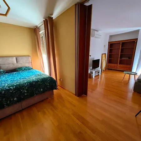 Apartment Beautiful Apartment, Close To