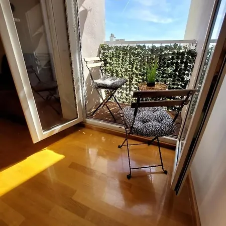 Beautiful Apartment, By Foot Split