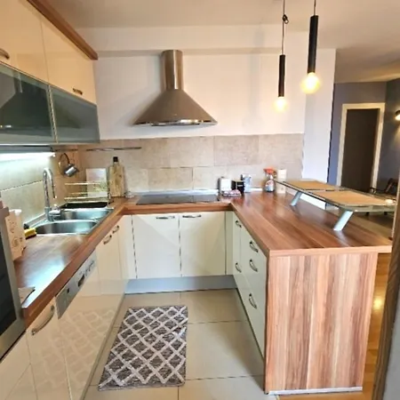 Beautiful Apartment, Close To *
