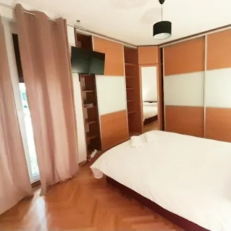 Beautiful Apartment, By Foot Apartment Split