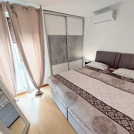 Apartment Beautiful Apartment, Close To