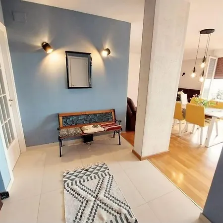 Apartment Beautiful Apartment, Close To