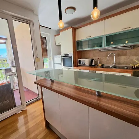 Beautiful Apartment, Close To *
