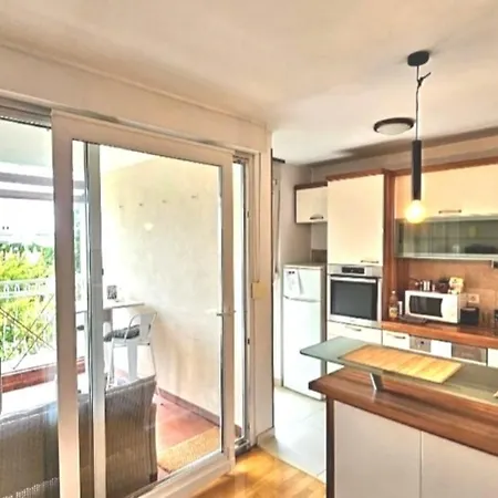 Beautiful Apartment, Close To *
