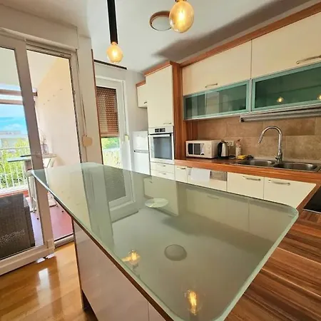 Beautiful Apartment, Close To Apartment *