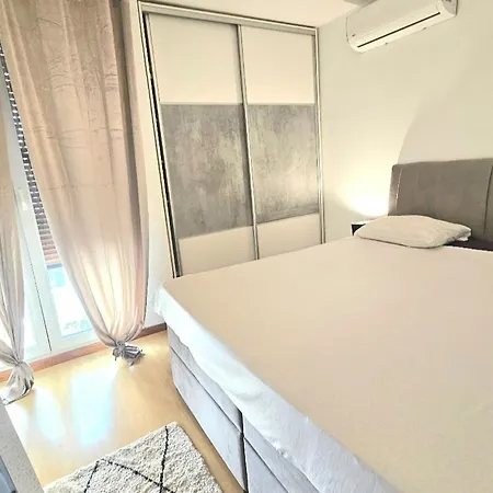 Beautiful Apartment, Close To Apartment *