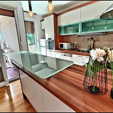 Beautiful Apartment, By Foot Apartment Split