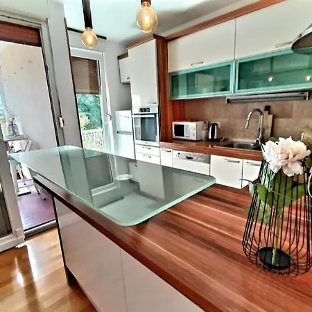 Beautiful Apartment, Close To *