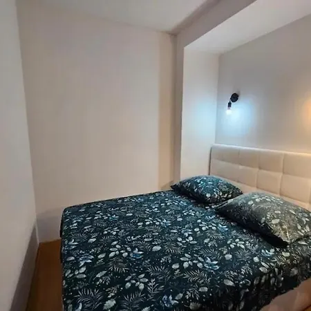 Beautiful Apartment, Close To Apartment *