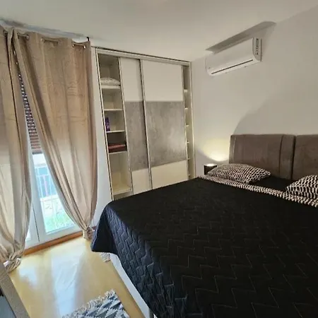 Beautiful Apartment, By Foot