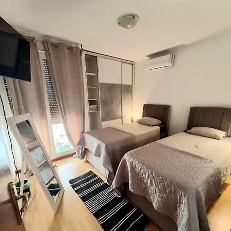 Apartment Beautiful Apartment, Close To