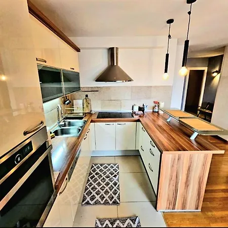 Beautiful Apartment, By Foot * سبليت