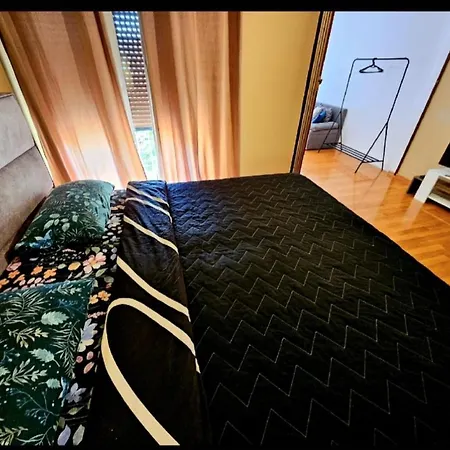 Beautiful Apartment, By Foot شقة *
