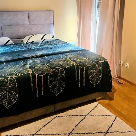 Beautiful Apartment, By Foot Split