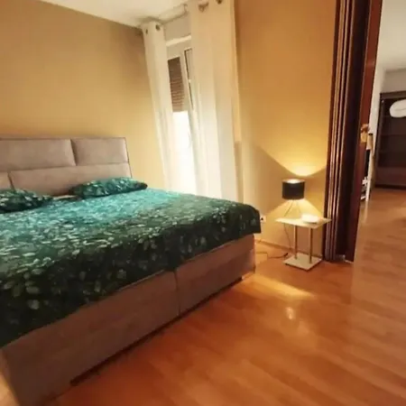 Beautiful Apartment, By Foot شقة سبليت