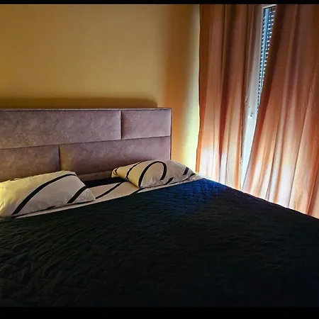 Beautiful Apartment, By Foot Split