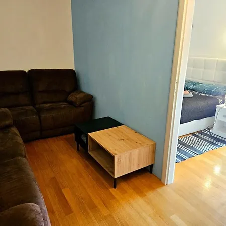 Beautiful Apartment, By Foot شقة *