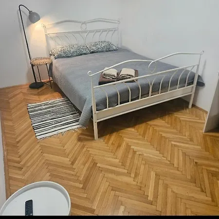 Beautiful Apartment, By Foot شقة