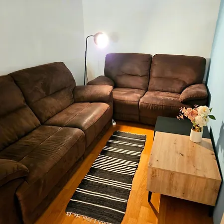 Beautiful Apartment, By Foot *