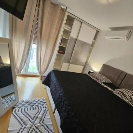 Beautiful Apartment, By Foot شقة *