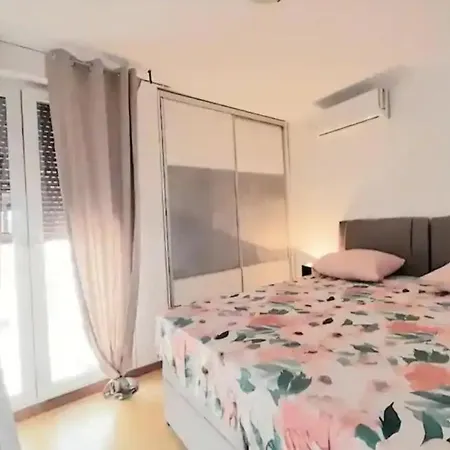 Beautiful Apartment, By Foot شقة سبليت