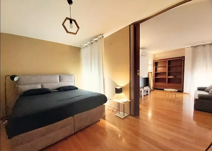 Beautiful Apartment, By Foot *