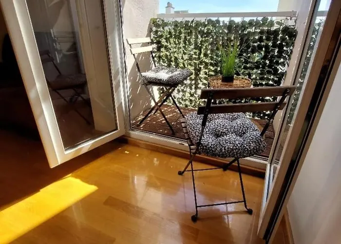 Beautiful Apartment, By Foot Split