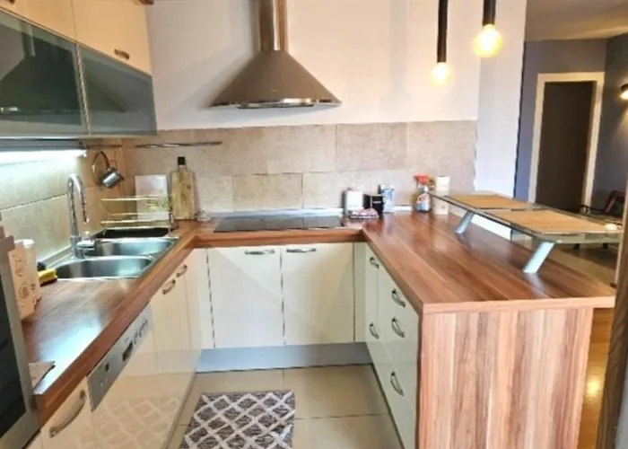 Beautiful Apartment, By Foot *