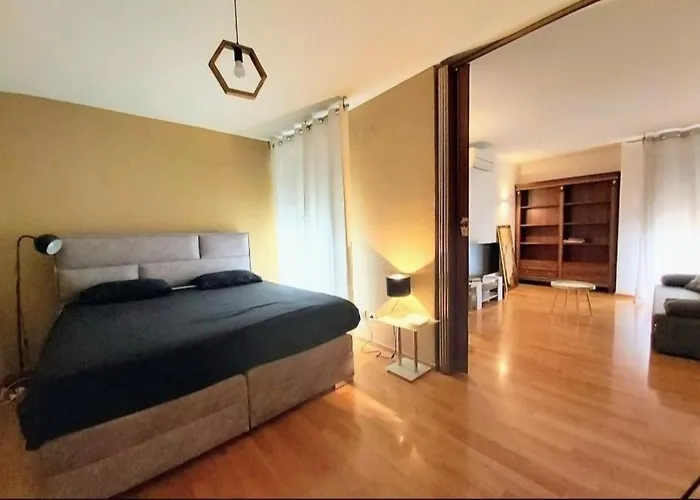 Beautiful Apartment, By Foot Split