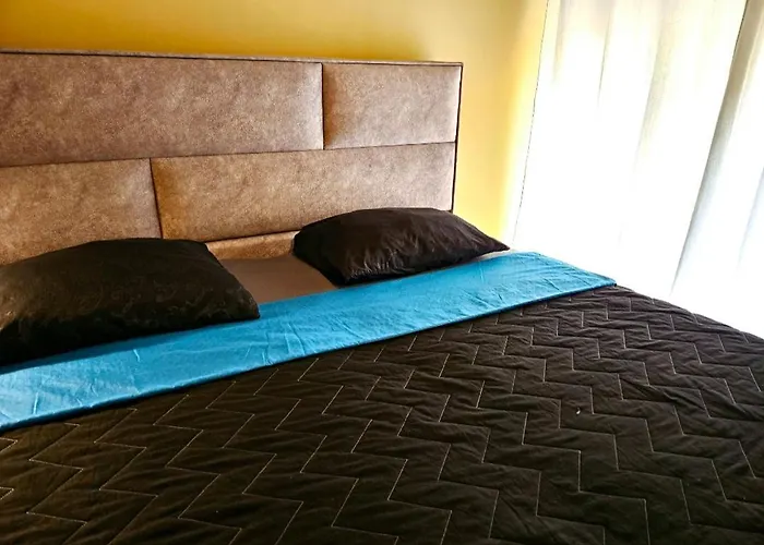 Beautiful Apartment, By Foot Split