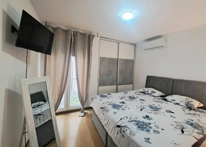 Beautiful Apartment, By Foot Σπλιτ