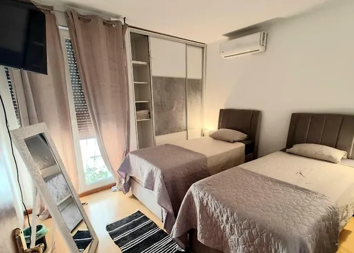 Διαμέρισμα Beautiful Apartment, By Foot