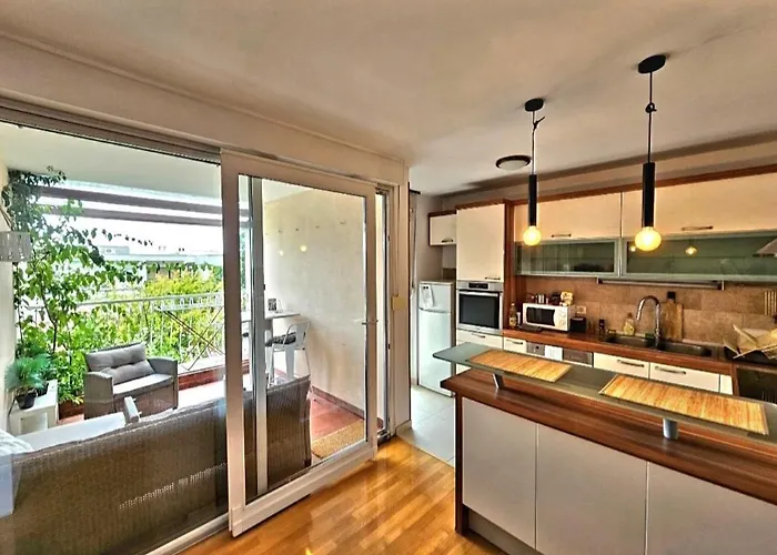 Beautiful Apartment, By Foot Split