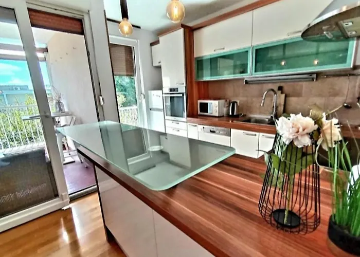 Beautiful Apartment, By Foot Lägenhet *