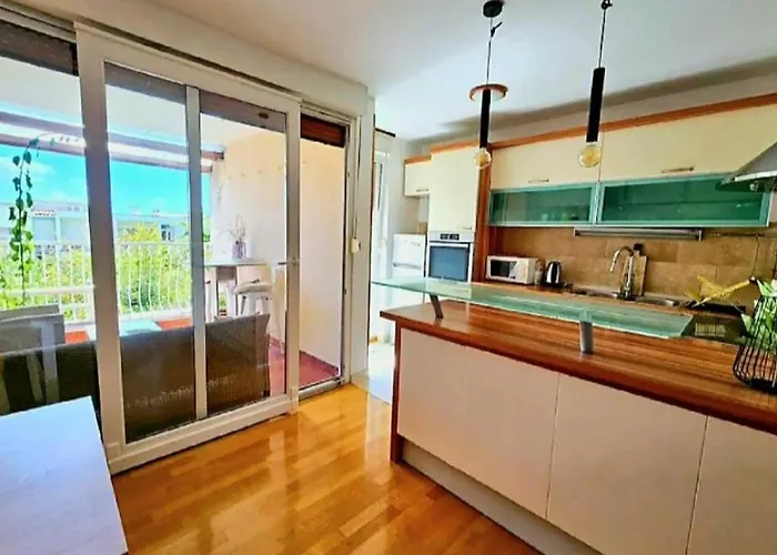 Beautiful Apartment, By Foot Split