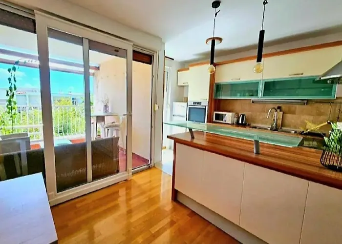 Beautiful Apartment, By Foot Διαμέρισμα *