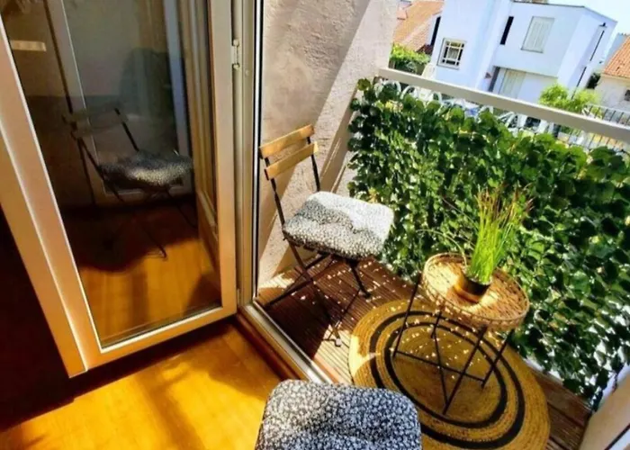 Beautiful Apartment, By Foot Split