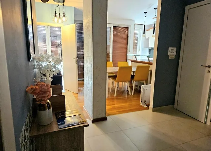 Διαμέρισμα Beautiful Apartment, By Foot *